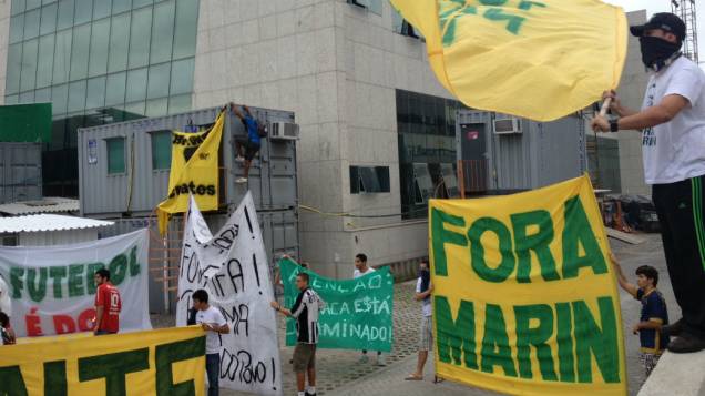 Protesto na sede da CBF, no Rio de Janeiro