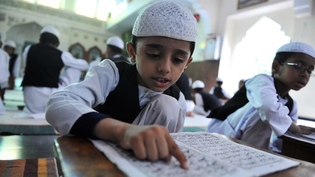 Estudantes indianos recitam o Alcorão durante o Ramadã, mês sagrado para os muçulmanos em Hyderabad, Nepal