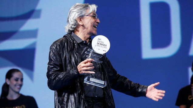 Caetano Veloso ganha prêmio de melhor cantor na categoria Pop/Rock/Reggae/Hiphop/Funk no Prêmio da Música Brasileira
