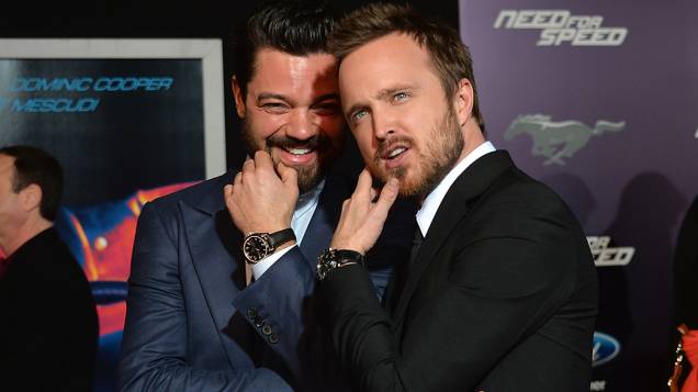 Os atores Dominic Cooper e Aaron Paul na estreia do filme Need For Speed, em Hollywood, na Califórnia