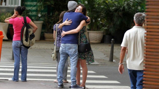 Alinne Moares passeia com o namorado, Mauro Lima, no Rio