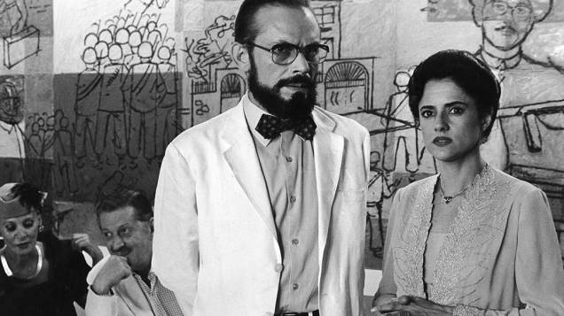José Wilker e Marieta Severo no filme O Homem da Capa Preta (1986), de Sergio Rezende