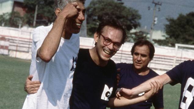 José Wilker e Luís Gustavo, ao fundo, na novela Mico Preto em 1990