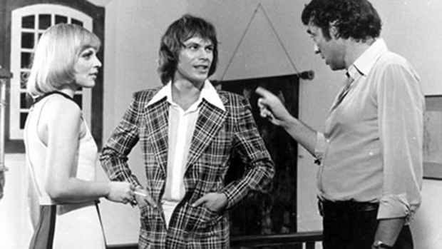 José Wilker no filme Confissões de Uma Viúva Moça (1975)