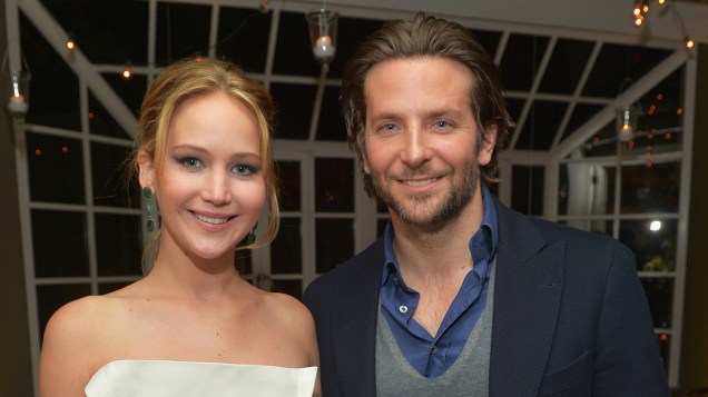 Jennifer Lawrence e Bradley Cooper participam da Vanity Fair, Barneys New York e The Weinstein Company celebração em apoio da Escola Glenholme, em Los Angeles, Califórnia