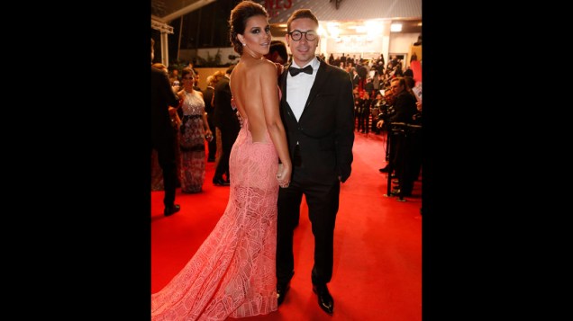 Mariana Rios e Di Ferrero no tapete vermelho do Festival de Cannes
