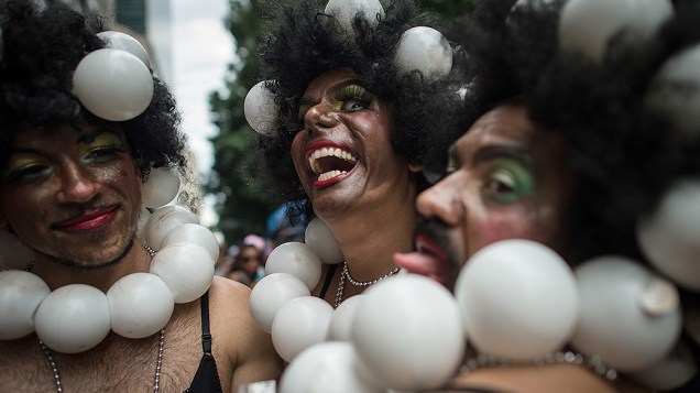 Foliões participam do Cordão da Bola Preta, o maior bloco de rua do Rio, em 01/03/2014