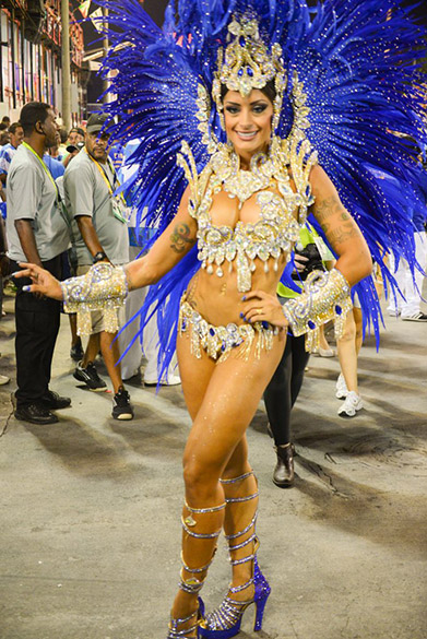 Bailarina do Domingão do Faustão, Aline Riscado, samba no desfile da Caprichosos de Pilares no Grupo de Acesso, Rio
