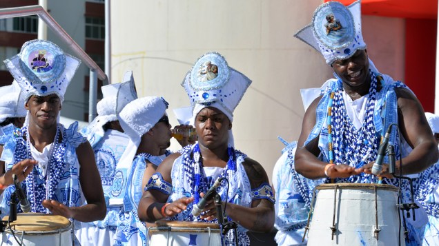 Bloco Filhos de Gandhy desfila no circuito Barra - Ondina no Carnaval de Salvador na segunda, 3