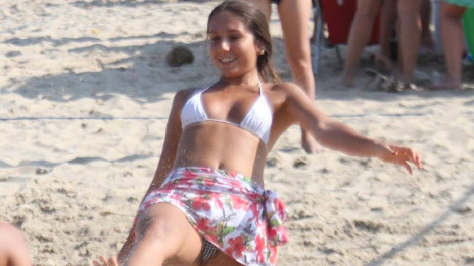 8/14 Carol Portaluppi joga vôlei na praia de Ipanema, no Rio (Rodrigo dos A...