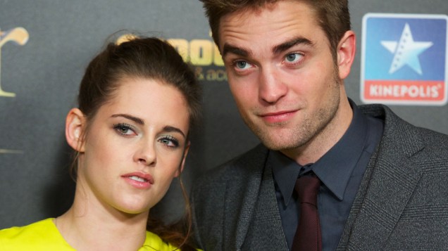 A atriz Kristen Stewart e o ator Robert Pattinson, que tem vivido às indas e vindas desde a traição dela, e no momento estão separados
