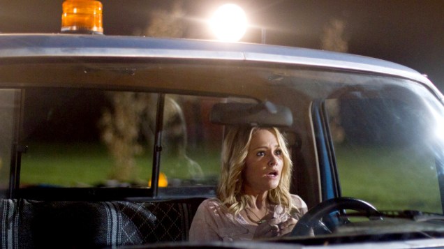 A atriz Nicky Whelan em cena do filme Deixados para Trás A atriz Nicky Whelan em cena do filme Deixados para Trás