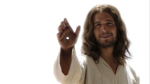 O ator Diogo Morgado como Jesus em cena da série A Bíblia