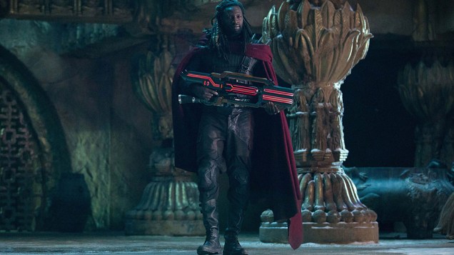 Ator Omar Sy em cena do filme X-Men – Dias de um Futuro Esquecido