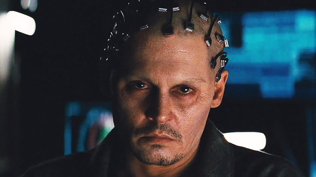 Em 'Transcendance', Johnny Depp interpreta um cientista que passa a ter o cérebro controlado por um computador