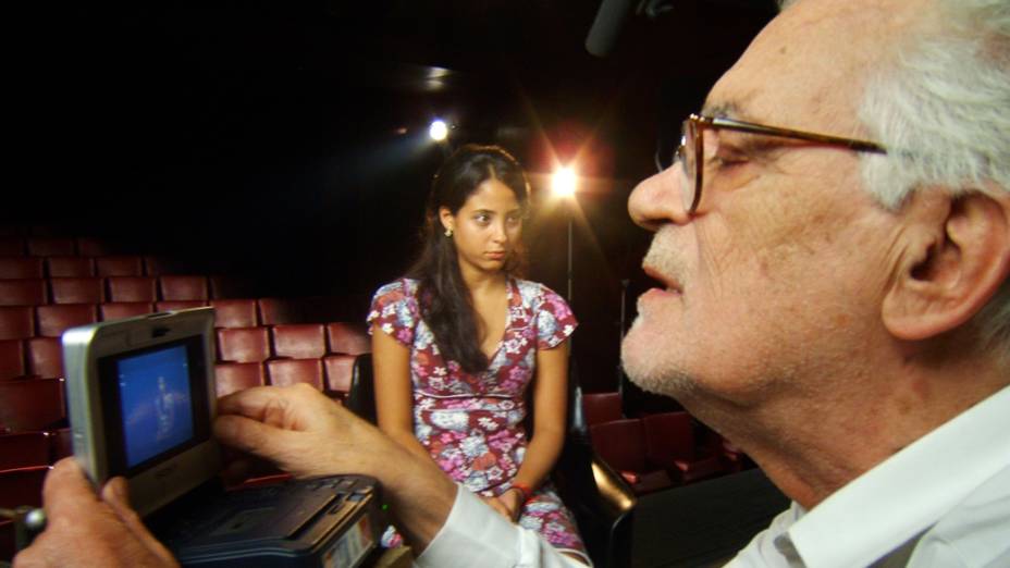 Cineasta Eduardo Coutinho, durante gravações do filme Jogo de Cena, em 2007