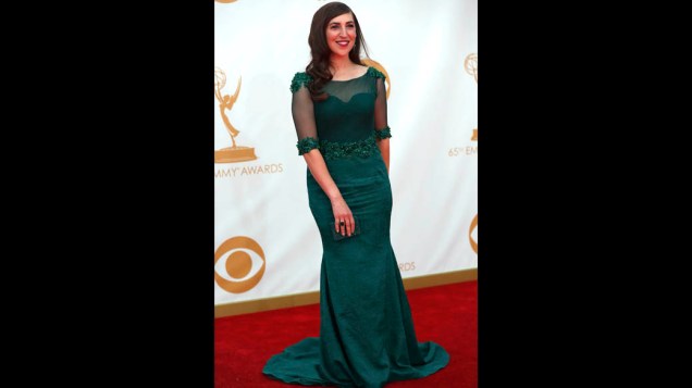 Atriz Mayim Bialik da série The Big Bang Theory, chega para a premiação do Emmy 2013