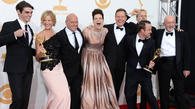 Elenco de Breaking Bad, com o prêmio de melhor série de dramática, no Emmy 2013