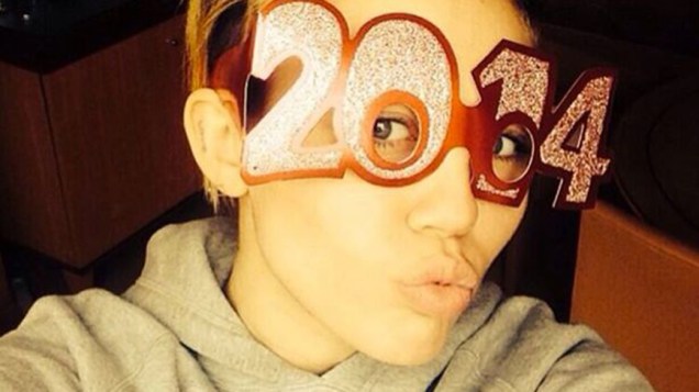 Miley Cyrus comemora a chegada de 2014