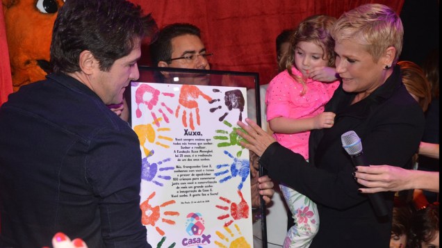 Em São Paulo, a apresentadora Xuxa Meneghel inaugurou a primeira unidade de sua rede de casas de festas infantis, a Casa X