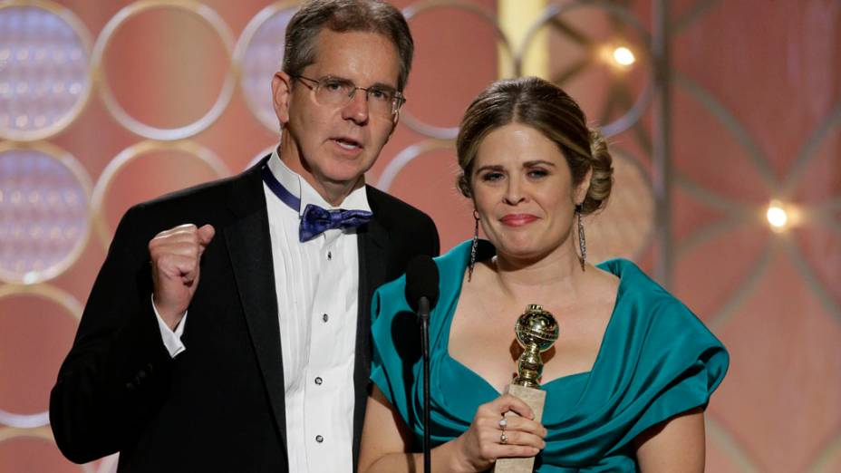 Chris Buck e Jennifer Lee recebem o Globo de Ouro de melhor filme de animação por Frozen, que dirigiram