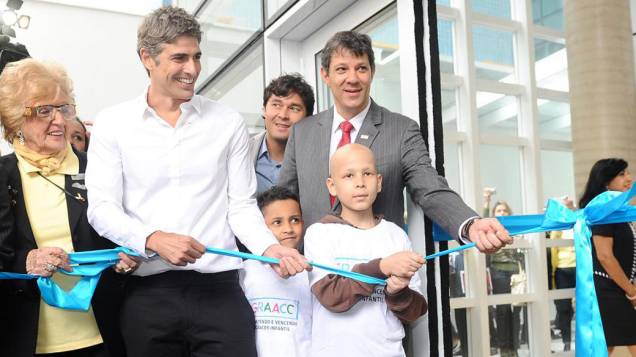 Ator Reynaldo Gianecchini e o prefeito de São Paulo, Fernando Haddad, participam da inauguração de prédio de Oncologia Infantil em São Paulo