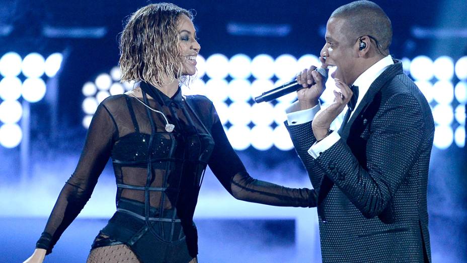 Beyoncé se apresenta com o marido Jay-Z durante a premiação do Grammy 2014