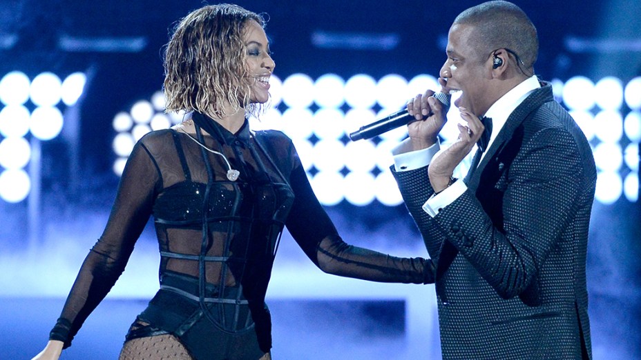 Beyoncé se apresenta com o marido Jay-Z durante a premiação do Grammy 2014