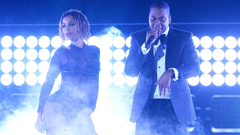 Beyoncé se apresenta com o marido Jay-Z durante a premiação do Grammy 2014