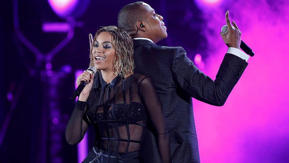 Beyoncé se apresenta com o marido Jay-Z durante a premiação do Grammy 2014