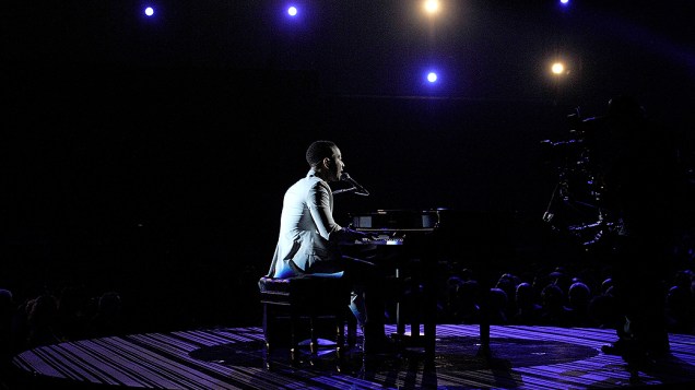 John Legend se apresenta durante a premiação do Grammy 2014