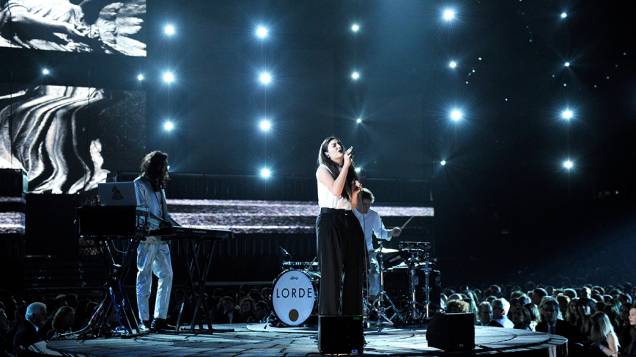 A cantora Lorde se apresenta durante a premiação do Grammy 2014
