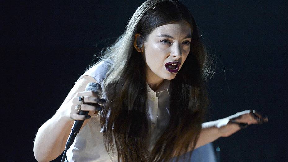 A cantora Lorde se apresenta durante a premiação do Grammy 2014