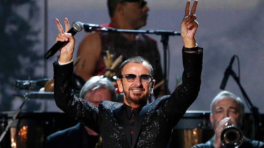 Ringo Starr se apresenta durante a premiação do Grammy 2014