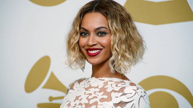 Beyoncé no tapete vermelho do Grammy 2014, em Los Angeles