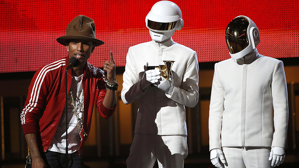 O Daft Punk ainda levou o Grammy de Gravação do Ano e Melhor Performance Pop de Duo ou Dupla com a música 'Get Lucky' em parceria com Pharrell Williams