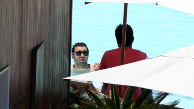 Joshua Bowman na piscina do hotel Fasano, em Ipanema, no Rio de Janeiro