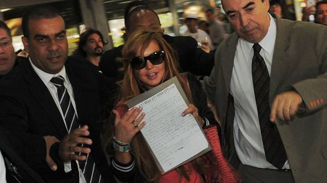 Lindsay Lohan desembarca no aerporto de Guarulhos. A atriz vem ao país para divulgar a grife de roupas John John Lindsay Lohan desembarca no aerporto de Guarulhos. A atriz vem ao país para divulgar a grife de roupas John John