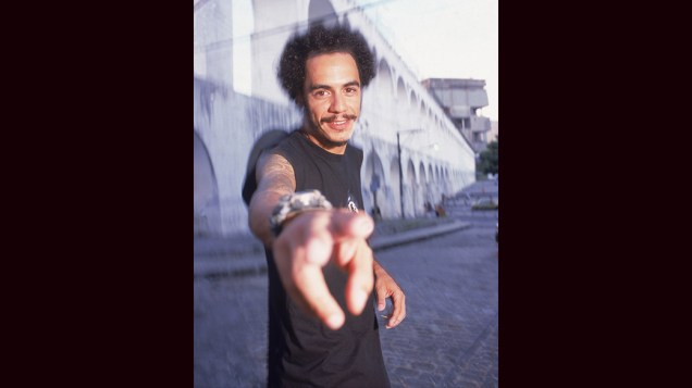 Marcelo D2, vocalista e líder do Planet Hemp, nos Arcos do bairro da Lapa em 2001
