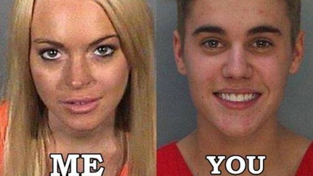 Após prisão, Justin Bieber é comparado à garota-problema Lindsay Lohan, que também já enfrentou a Justiça por abusar de entorpecentes e dirigir alterada Após prisão, Justin Bieber é comparado à garota-problema Lindsay Lohan, que também já enfrentou a Justiça por abusar de entorpecentes e dirigir alterada