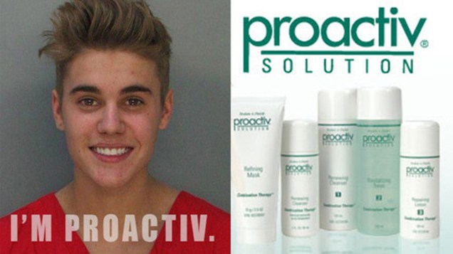 Meme sugere que, como a foto de Justin Bieber no registro policial denuncia as espinhas do cantor teen, ele vire garoto-propaganda de produtos para tratamento de acne