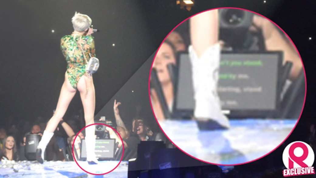 Miley Cyrus usando teleprompter em show