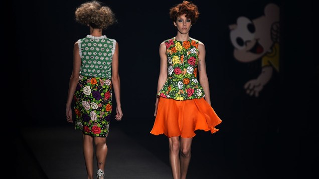 Modelo apresenta uma criação da grife Apoena da coleção de verão 2014, no Fashion Rio