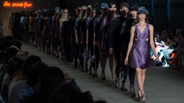 A grife 2nd Floor apresenta nova coleção durante os desfiles do quarto e último dia da Fashion Rio