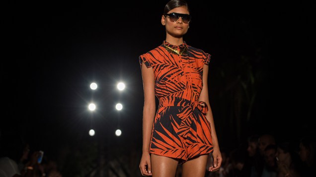 Grife Osklen apresenta nova coleção em desfile do primeiro dia da Fashion Rio