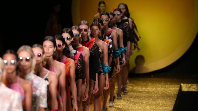Salinas apresenta nova coleção durante desfile do terceiro dia da Fashion Rio 2014