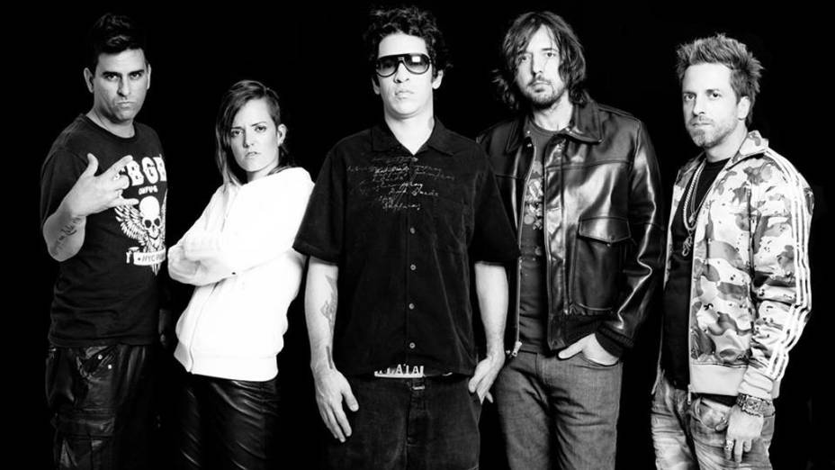 Nova Banda do ex-baixista do Charlie Borwn Jr. Champignon
