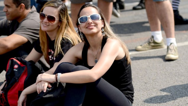 Belas mulheres chamaram a atenção de quem assistia aos shows do Monsters of Rock, em São Paulo