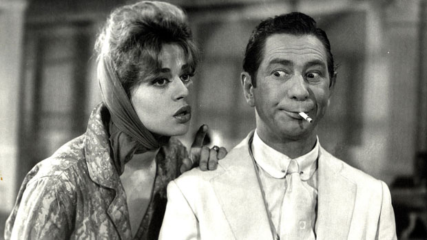 Norma Bengell e Oscarito no filme O Homem do Sputnik (1959), de Carlos Manga