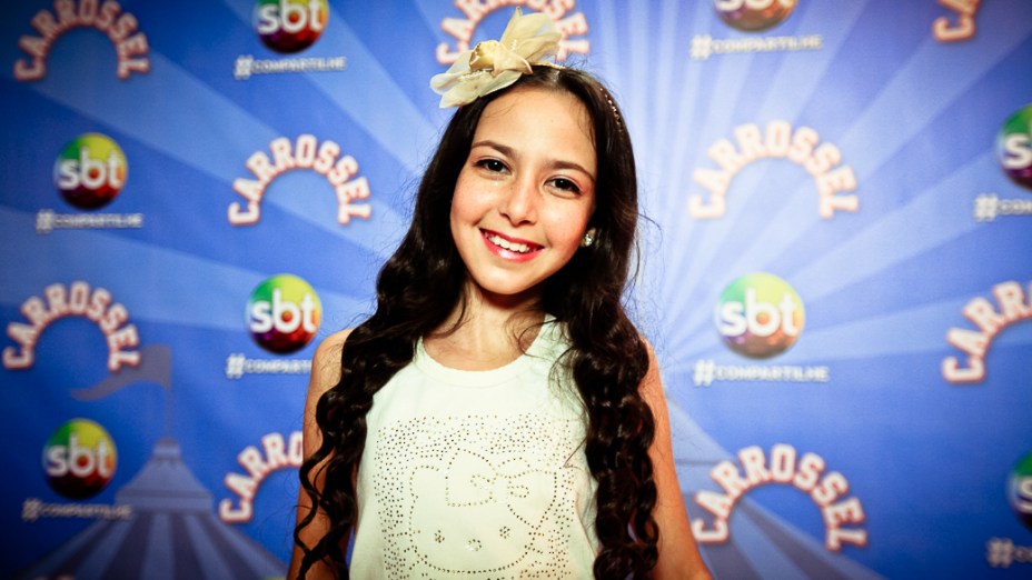 Larissa Manoela - Durante Evento com Elenco de Carrossel. Circo